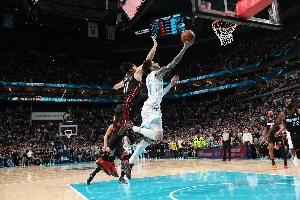 真正的NBA!蜂火附加赛无限反转 3分对轰狂续命 制胜攻防终结比赛