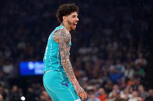 解说:最后还是三球 自己的错误自己弥补 战胜了附加赛的老专家