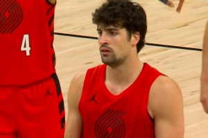 2+0+0!阿夫迪亚打进造狄龙犯规+技犯 但已经连续四罚不中