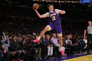 拉拉维亚谈伤病:我的角色没有变化 就是防守、冲抢和投篮