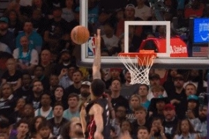 攻防发力!韦尔镇守篮下连送大帽 维金斯反击单臂暴扣