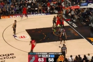 飞天遁地！卡马拉冲击内线 对抗防守滞空拉杆高难度命中