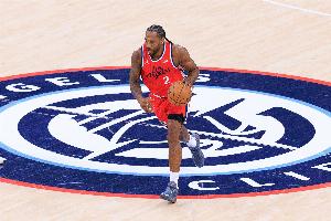 卢：伦纳德就是专为季后赛而生的球员 我们在进攻端需要依靠他