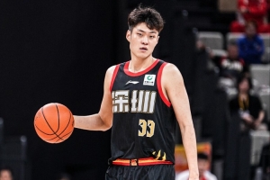 稳定发挥！王浩然半场6中4拿到12分2篮板1抢断