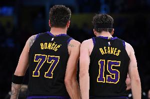 名记：湖人不指望东里能在首轮复出 但并没有完全排除这种可能性