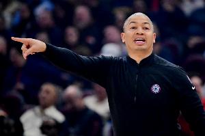 弗兰克：泰伦·卢和教练组的表现简直不可思议 他做得太出色了