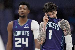 历史首队！黄蜂本场命中数不足30 三分投丢30+ 犯规30+ 输分30+