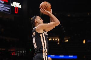 不想说什么了！里萨谢首节不到3分钟&3中0一分未得 随后被DNP