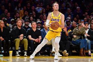 三分5中5！雷迪克：我喜欢肯纳德出手三分的侵略性