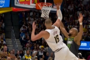 稳定军心！约基奇突破对抗戈贝尔打成2+1&补篮得分