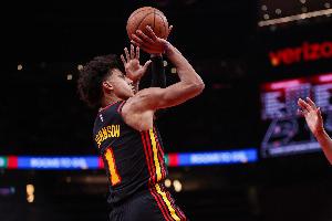 极速攻防！哈特被丹尼尔斯身后捅掉 杰伦·约翰逊追身三分轰进