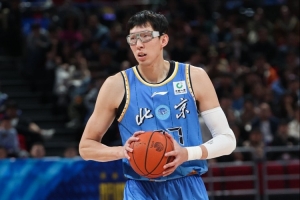 罚球9中4！周琦9中4拿到12分13板两双  正负值+9