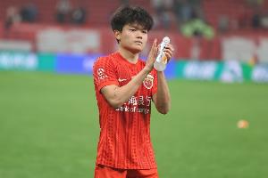 东体：单外援首发战平泰山，杨希、李帅赛后一起发红包