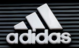 阿迪达斯调整足球装备赞助策略，营业利润上升54%达到20.6亿欧元