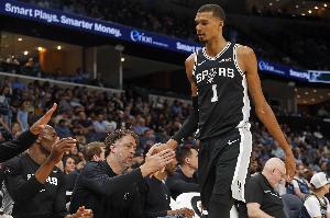 记者：马刺始终将比赛掌控在自己的手里 这一轮系列赛的悬念不大