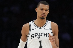 解说：以文班亚马变态且全能的表现 这可不是一次DPOY能止住的