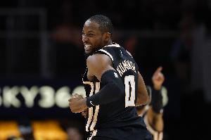 防守凶悍！库明加垂直上升送布伦森血帽 随后暴起战斧拼下篮板