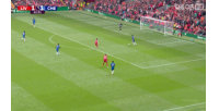 差点超巨失误！约恩森面对索博斯洛伊逼抢，虚晃一枪后长传