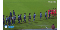 互相致敬！日本U17球员领取冠军奖牌，国少球员也列队送上掌声